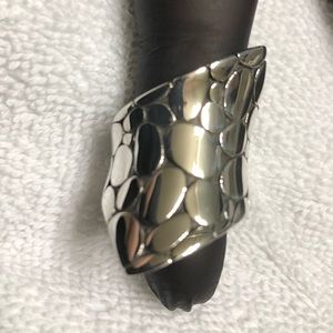 NWOT’s John Hardy Kali Diagonal Saddle Ring Sterling Silver Size 6